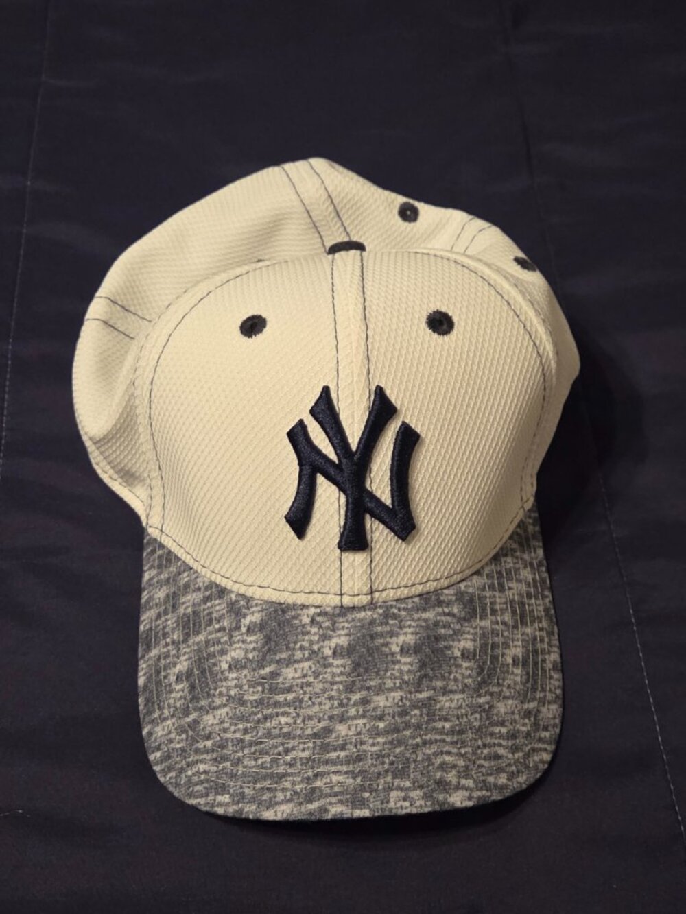 MENS L/XL NEW ERA NEW YORK YANKEES HAT
